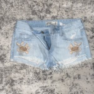 A&F low rise short size 27